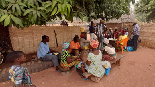 Guinea FETP residents are leading discussions with community members on the COVID-19 pandemic