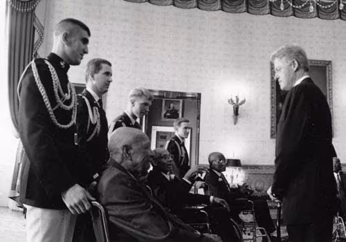 story-of-cdc-tuskegee-clinton-apology President Clinton with the survivors at the White House