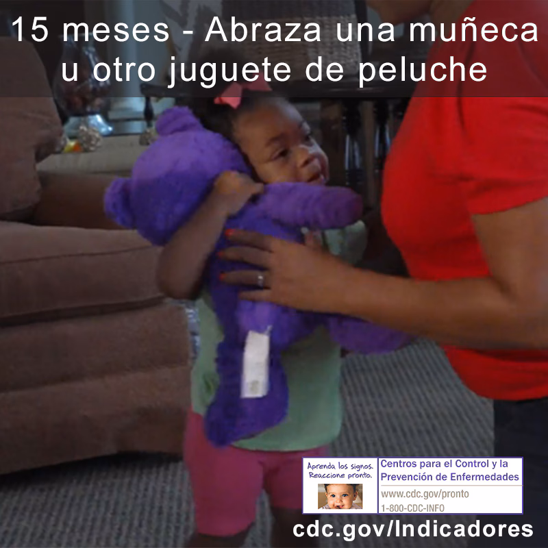 Abraza una muñeca u otro juguete de peluche