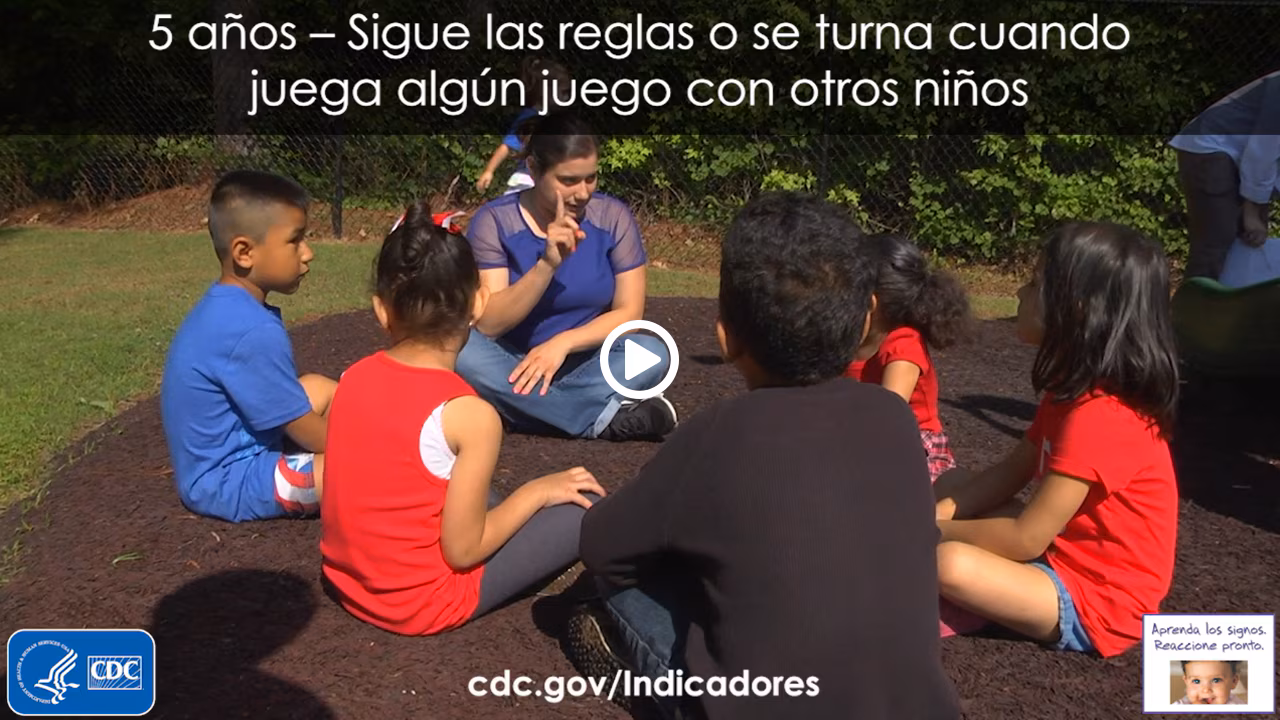 Sigue las reglas o se turna cuando juega algún juego con otros niños
