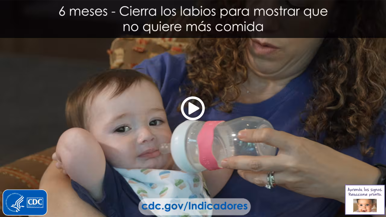 Cierra los labios para mostrar que no quiere más comida