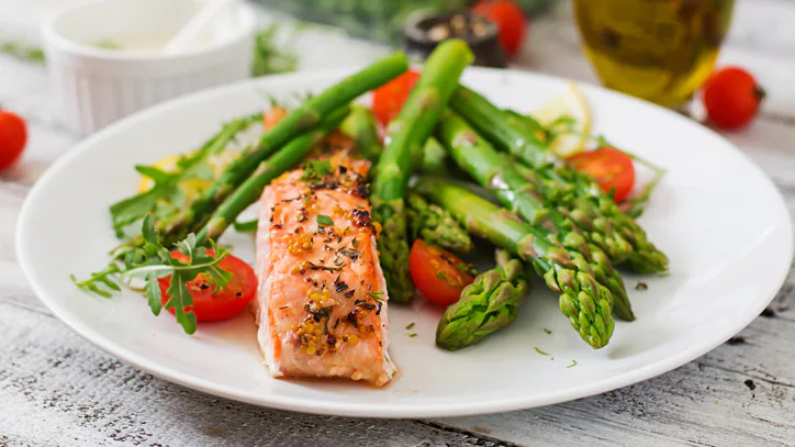 — title missing — Healthy meal of salmon, asparagus, and cherry tomatoes.